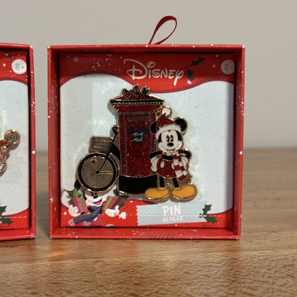 Disney Mickey & Minnie Premium Holiday Pin – Aldi 2025 Christmas Complete Set - Picture 4 of 5